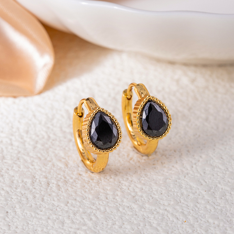 Black earrings drop-shaped with zircon