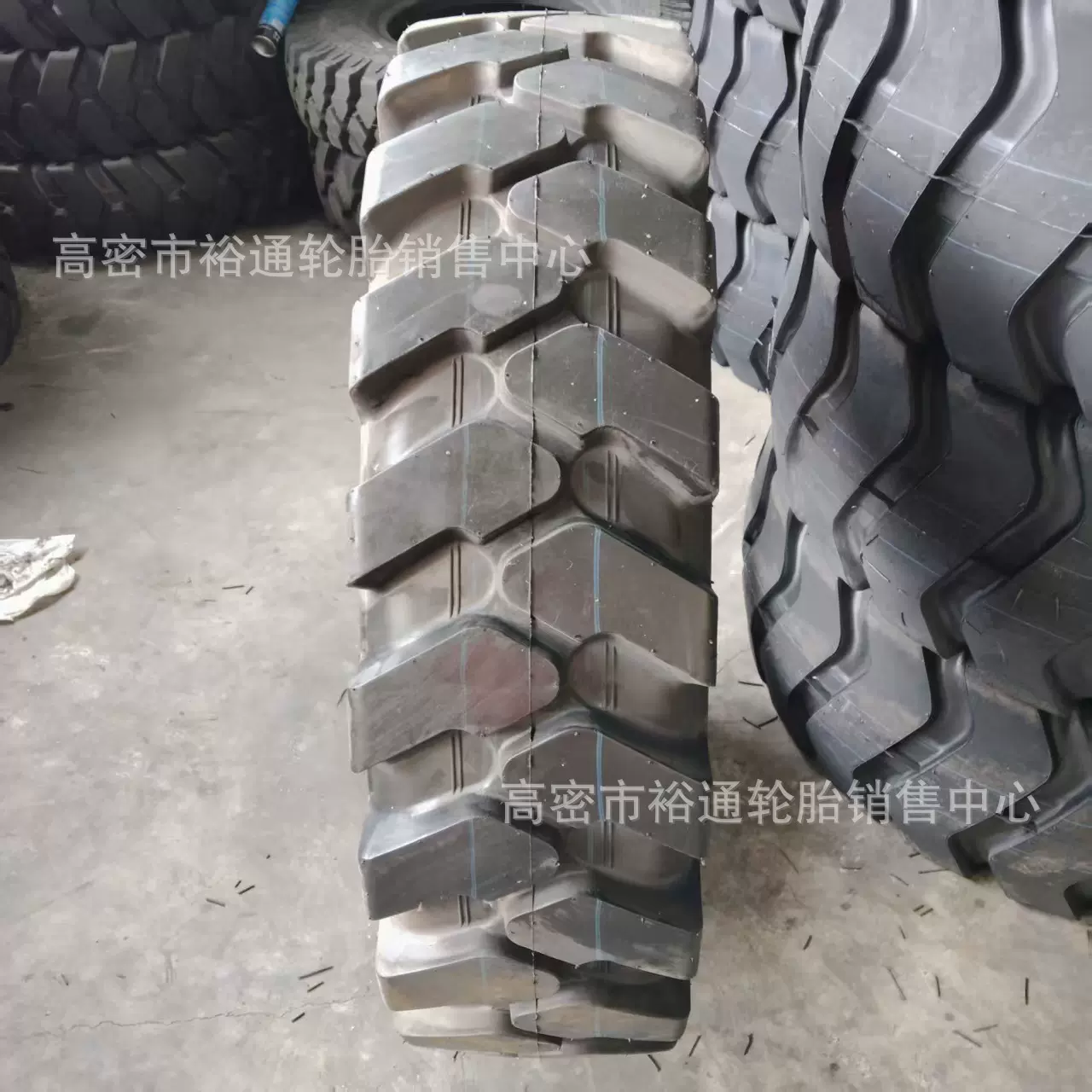 轮式挖掘机轮胎9.00-20 10.00-20 11.00-20 7.50-8.25-16人字块花