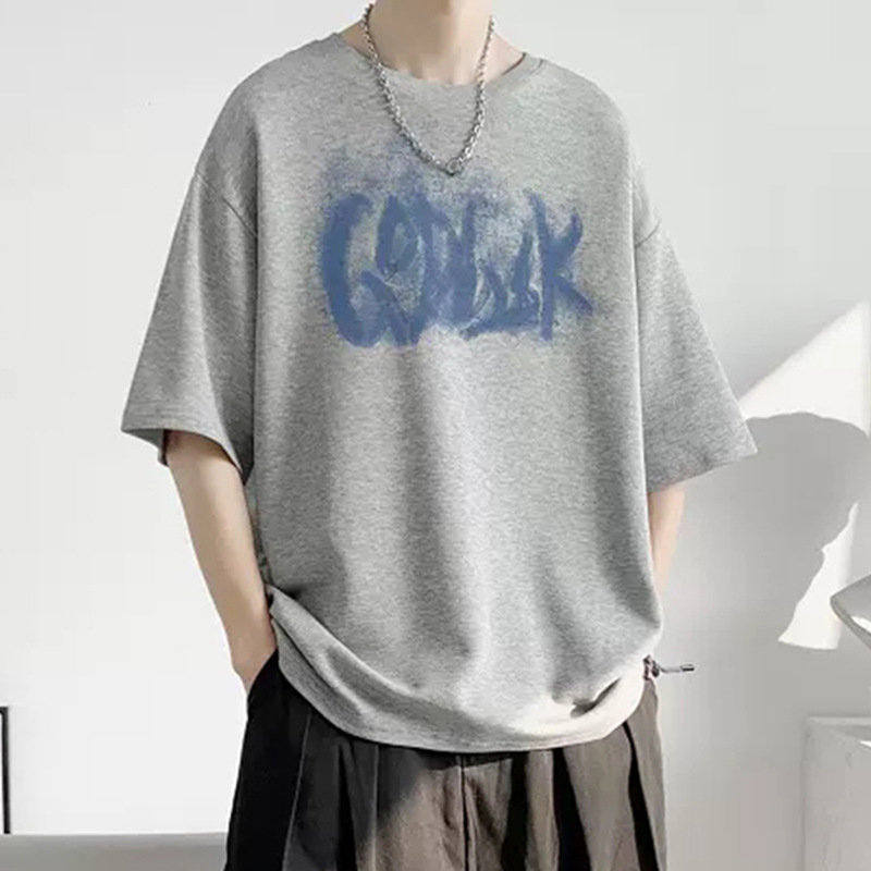 Verano 2023 Camiseta de manga corta de los hombres suelta de moda ins Hong Kong estilo todo partido camiseta superior grasa más tamaño media manga