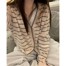 韩国大东门INS早秋新款学院风百搭休闲减龄条纹V领针织开衫外套女