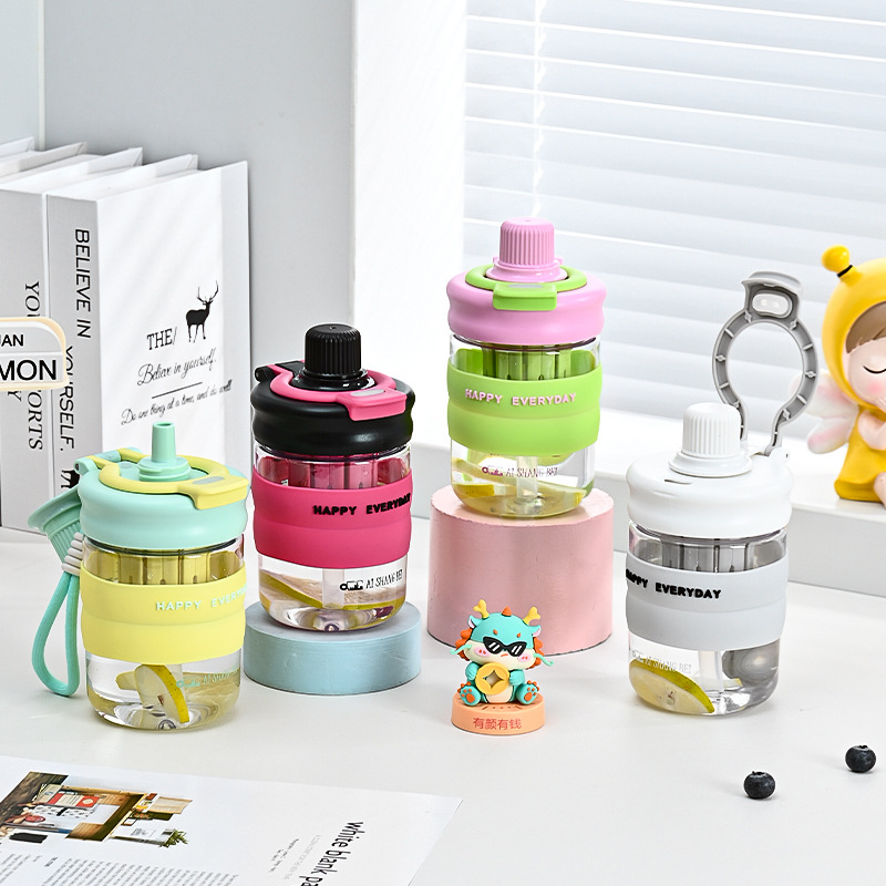 Taza de agua de alta calidad de verano de alta calidad de la mujer taza de paja con un compartimento de té simple estudiantes tazas de plástico portátiles lindas