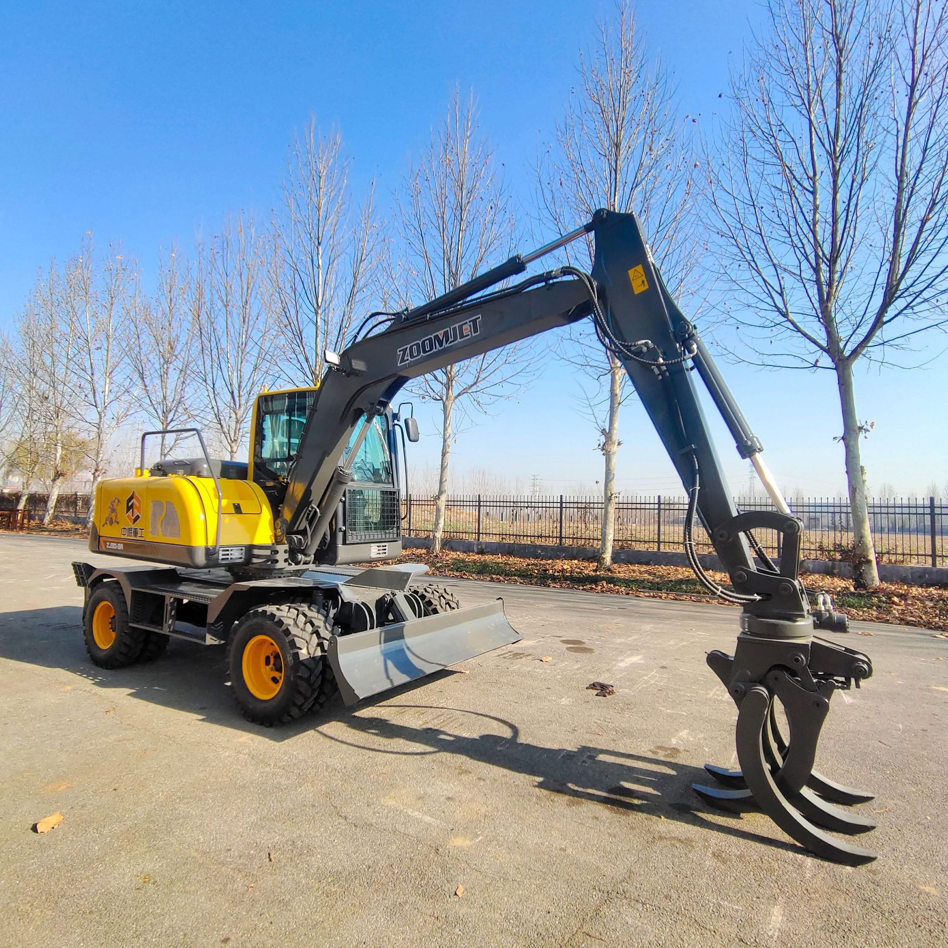 轮式抓棉花机 轮式抓木机工作视频 机械工程挖掘机价格小挖机