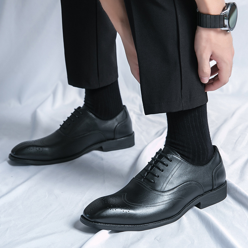 Zapatos transfronterizos de gran tamaño 46 zapatos de hombre zapatos de moda de suela gruesa de negocios zapatos de cuero británicos zapatos de vestir retro con cordones puntiagudos