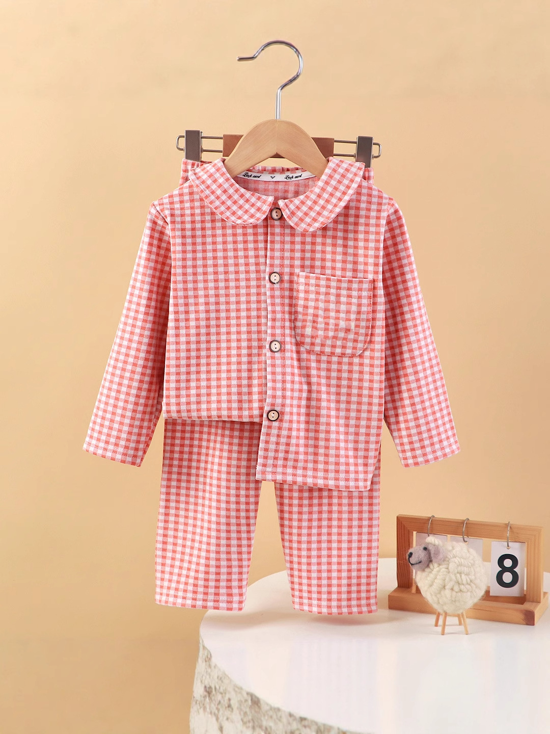 Nuevo conjunto de ropa para niños casera cuadrada de terciopelo cálido con collar bordado muñeca pijama para niños