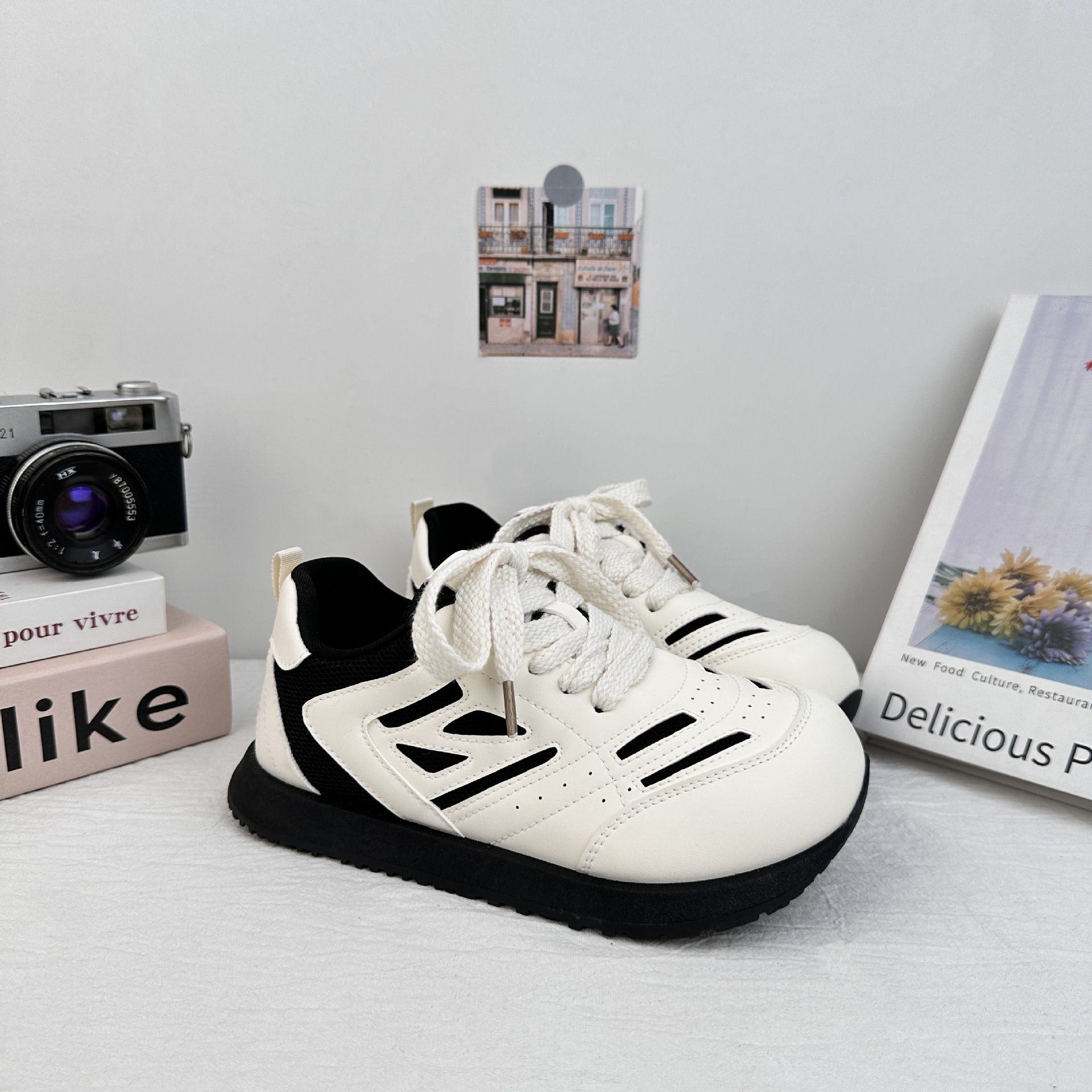 Zapatos de skate Yuanbo para mujeres 2025, verano nuevo nicho transpirable, zapatos chicos, zapatos casuales con suela gruesa, zapatos blancos pequeños