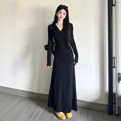 早秋初春季赫本风长袖黑色连衣裙子2025新款女春秋冬法式修身长裙