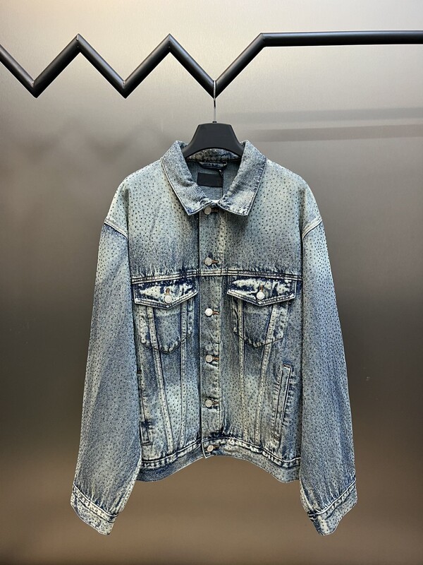< Poison Products in Stock > Correct Version of Bl's Star-Studded Denim Jacket, Loose Fit for Men. < Poison Products in Stock > Correct Version of Bl's Star-Studded Denim Jacket, Loose Fit for Men.