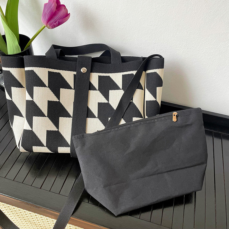 Estilo coreano nicho diseño negro y blanco Flecha de punto pequeño bolso cuadrado bolso casual versátil de gran capacidad bolsa de mensajero bolso de las mujeres