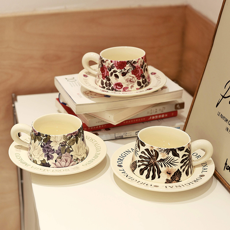 Juego de tazas y platillos de café personalizado Taza de flores pintada a mano de cerámica Taza de alto valor Té de la tarde Taza con leche Plato