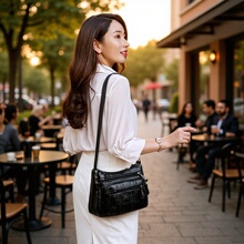 2026春季女包新款单肩包bag 休闲中年妈妈斜跨包软皮 质感编织包
