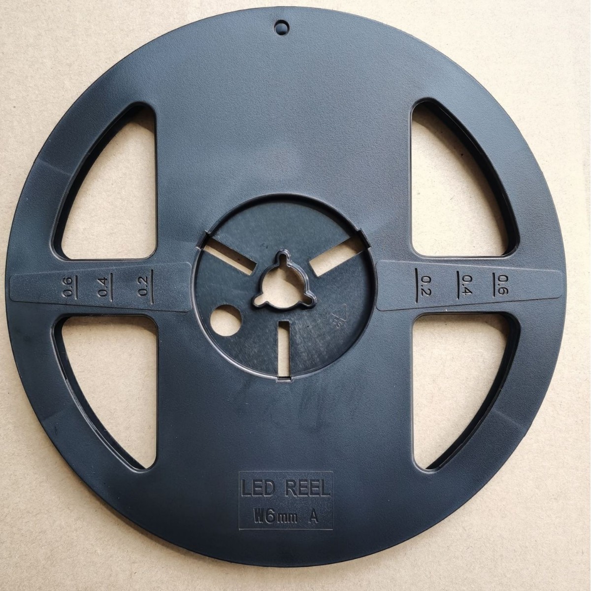 厂家直销 7寸6MM黑色直径178MM环保灯条灯带载带塑胶塑料封装卷盘