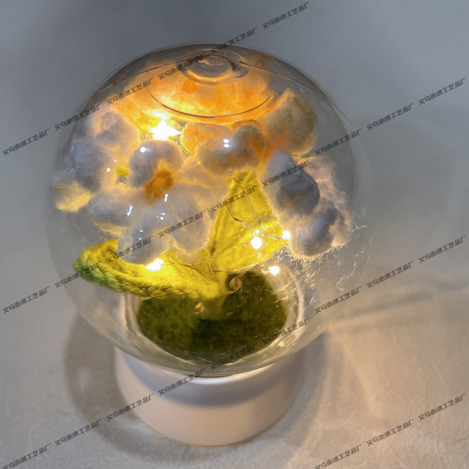 [야간 조명] 그라데이션 흰색과 노란색 물망초 수정구슬