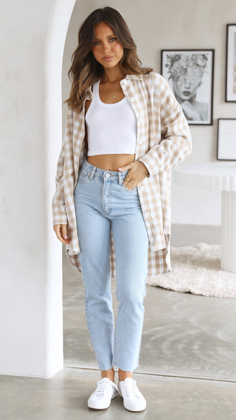 Cappotto da donna in lana a quadri dal design irregolare_voghion.com