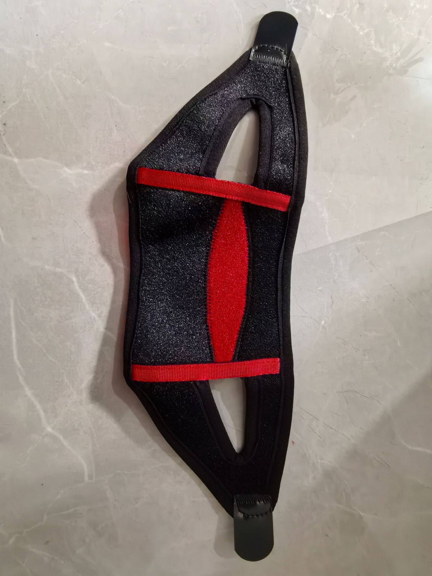 Наколенники (упакованные в пакеты) черно-красные