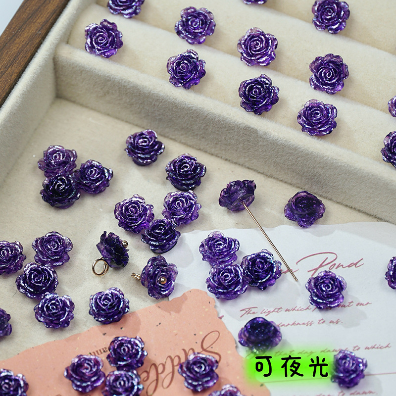 穴のない細いキラキラの柔らかいゴムの花の光はバラの花の片面の彫刻のdiyの手作りの数珠のネイルの携帯電話のケースの材料を変えます。