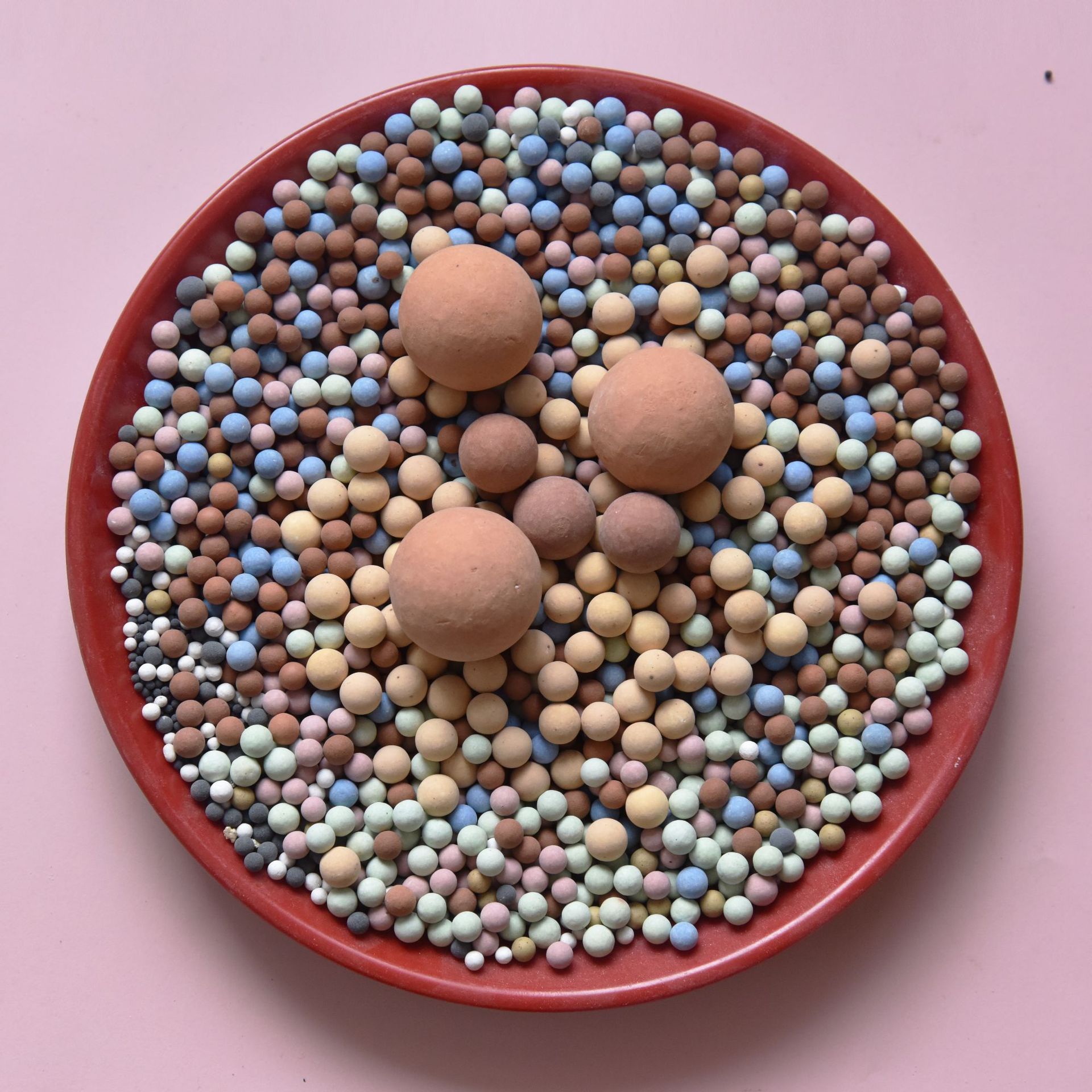 厂家供应洗浴花洒用彩色陶瓷球 调节水质用彩色能量球3-4mm