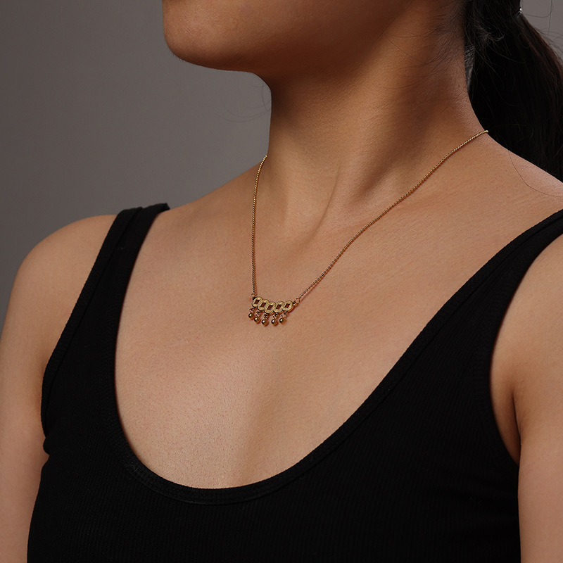 Xuping acero inoxidable 24k simple ligera cadena de clavícula de lujo imitación de oro esferas de bronce collar de invierno al por mayor image 5