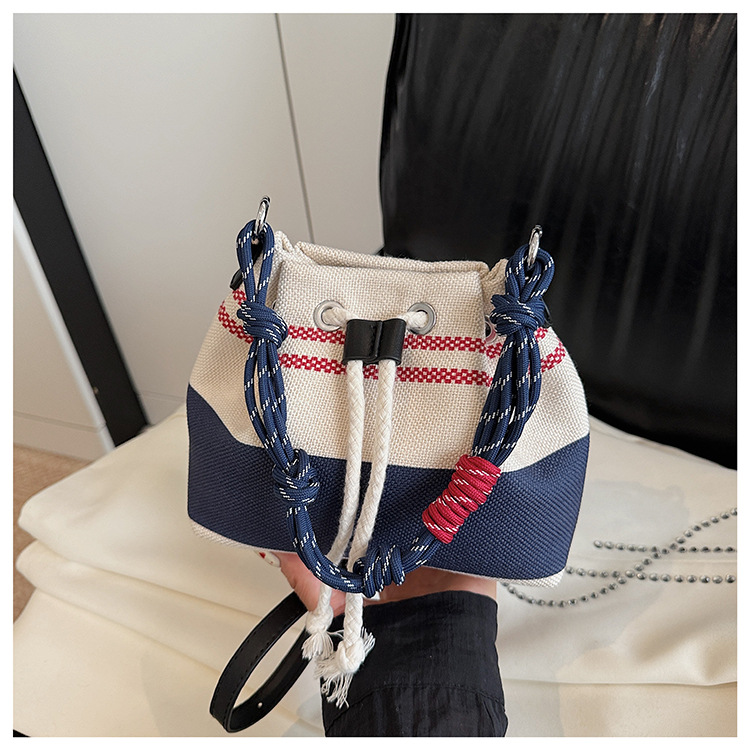 This year, the popular niche design bags are the 2025 new women's versatile canvas crossbody bag and the color-blocking hand-held bucket bag undefined