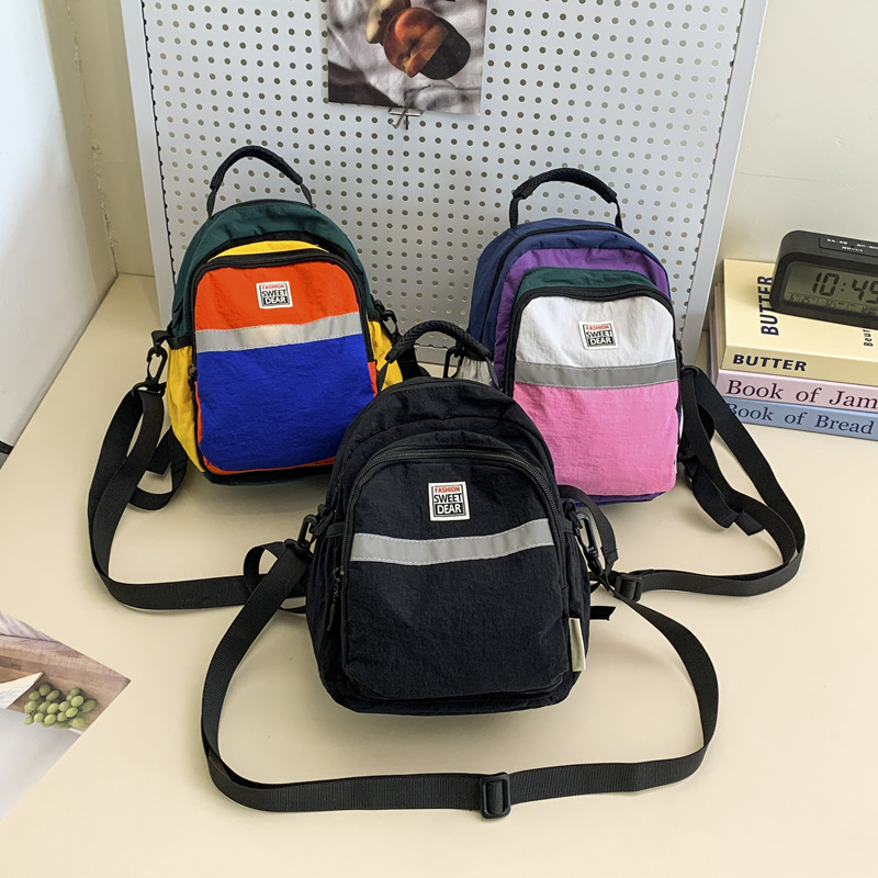 Mochila para bebés de clase pequeña y media de jardín de infantes Mochila coreana para niños y niñas en contraste con el estilo occidental 2025 Mochila nueva para niños