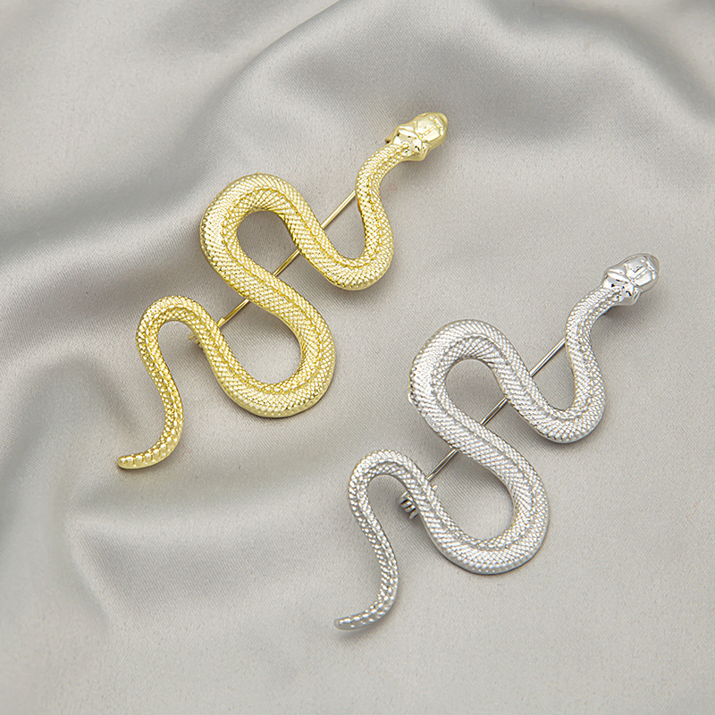 Retro Snake-shaped Alloy Brooch Fashion Suit Jacket Accessories Pin display picture 1