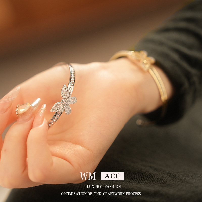 Brazalete de mariposa de piedra de oro real, lujo ligero, pulsera de viento fría, multifacé, joyas de alta calidad.
