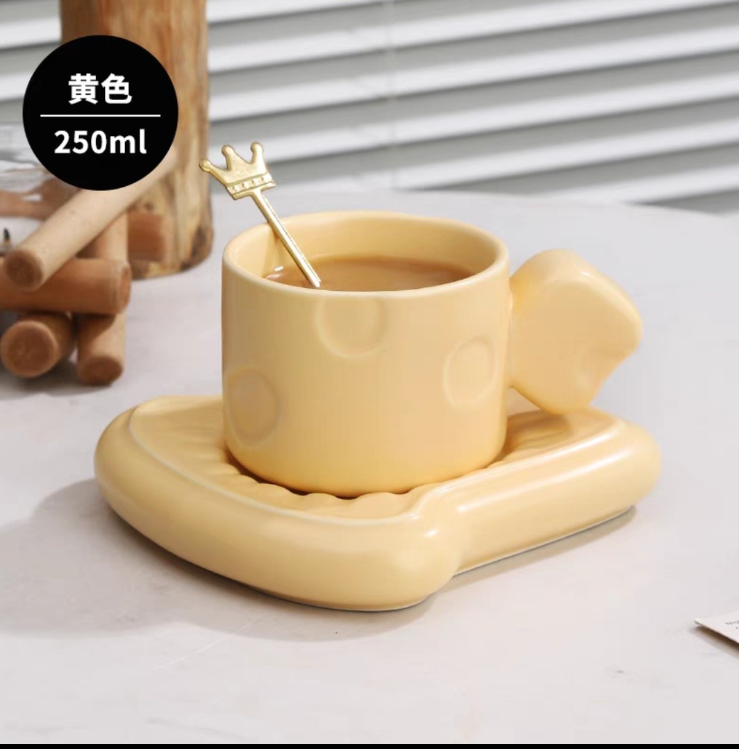 Hermosa taza creativa taza Linda taza de café de cerámica ins taza de agua plato femenino de alto aspecto regalo de cumpleaños