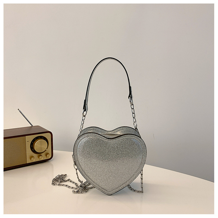 Women's Small Pu Leather Solid Color Cute Heart-shaped Zipper Crossbody Bag display picture 33