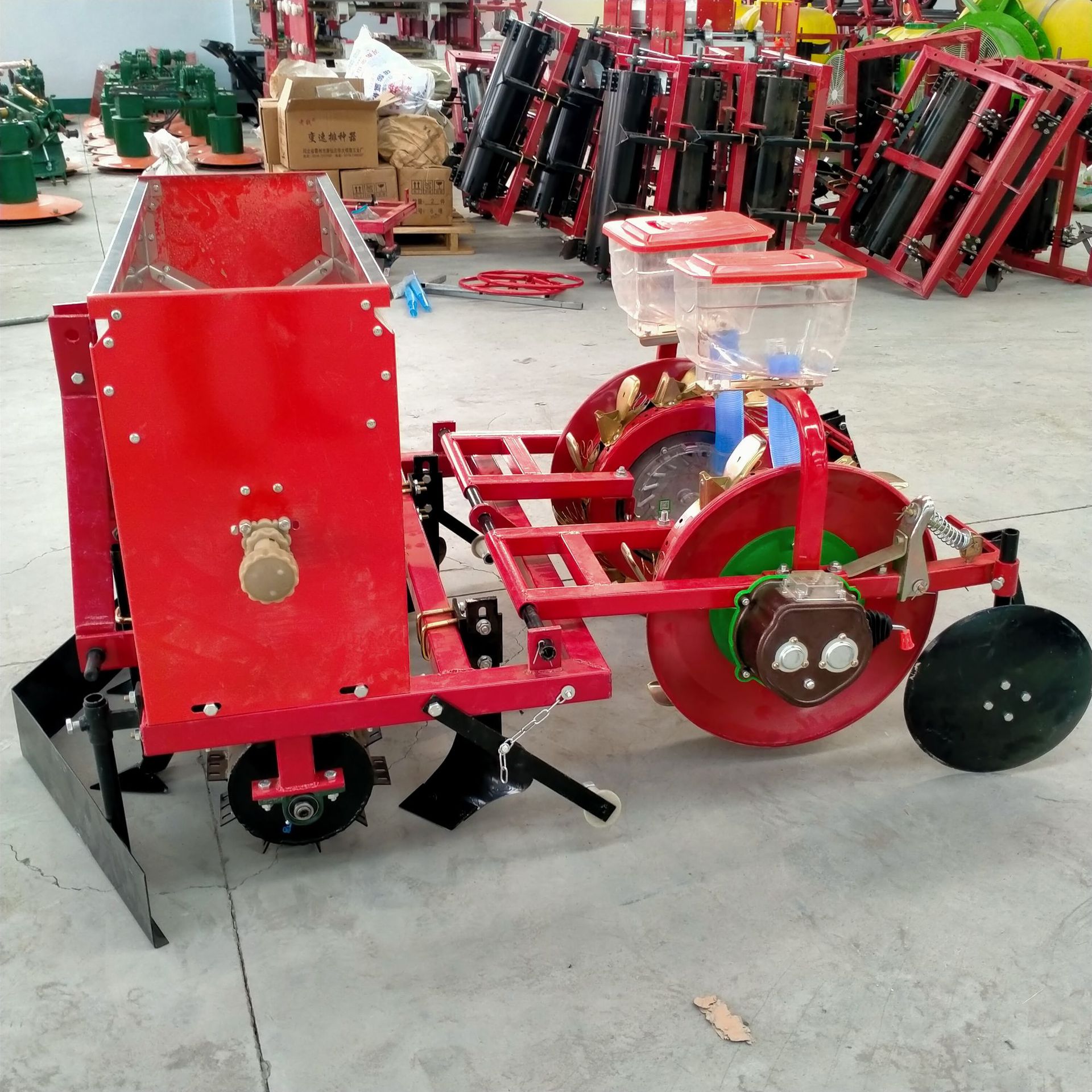 两行玉米膜上打孔精播机多功能玉米油葵起垄覆膜施肥精播机