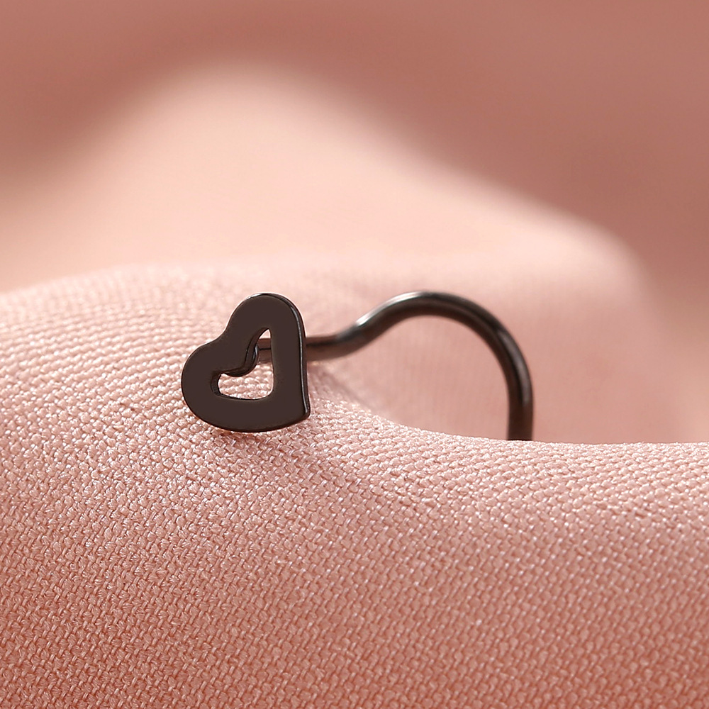 anneau de nez noir en forme de coeur de pche en acier mdical  la modepicture3