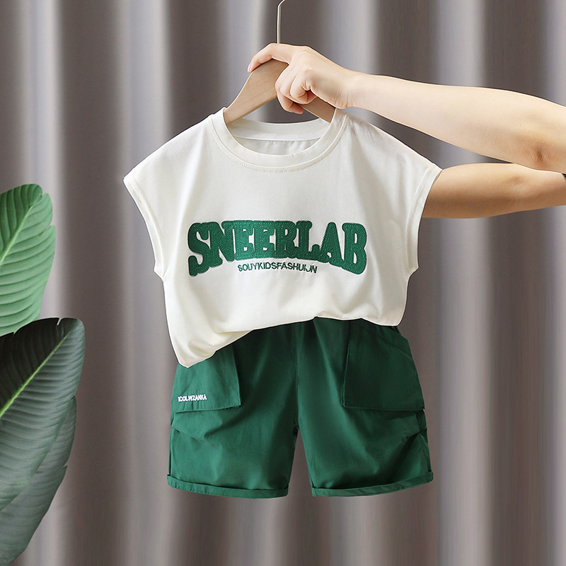 7139 Traje de chaleco con letras para niños 2025 Nuevo estilo de verano para bebés Ropa sin mangas de estilo occidental Ropa deportiva de verano para niños