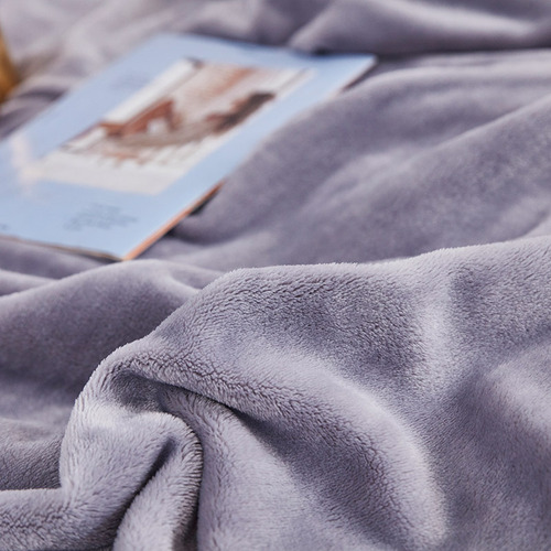 厂家直供新款素色牛奶绒盖毯纯色贝贝绒毛毯多用途毯团购礼品被子