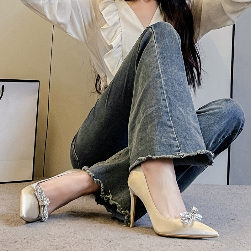 Spring 2025 New High Heels Stiletto Pointed Toe Shallow Mouth Satin Crystal Bow Korean Style Champagne Shoes
