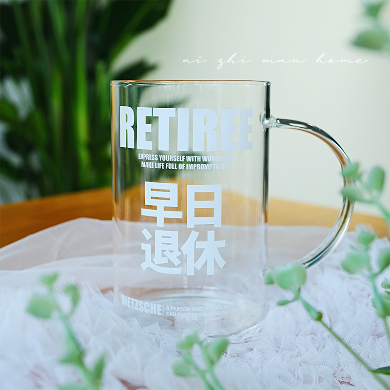 Large-capacity water bottle: Say goodbye to late reminders—drink up with this salary-inspired glass mug featuring measurement markings, a handle, a lid, and a built-in straw!