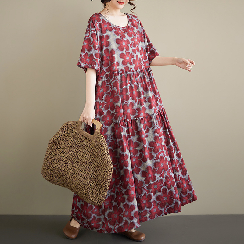 Summer dress with a round collar