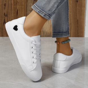 Foreign Trade Love White Shoes Women's 2025 Spring and Autumn New Flat Fashionable All-match Skate Shoes Internet Popular Casual sneaker