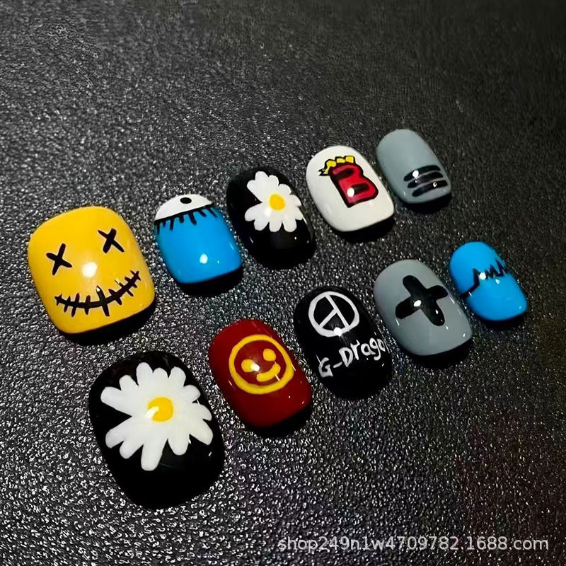 Quan Zhilong's Same Style Daisy Wearable Nails Hot Girl Style Personalized Hot Selling Internet Celebrity Doudou Short Manicure Patch Factory Wholesale