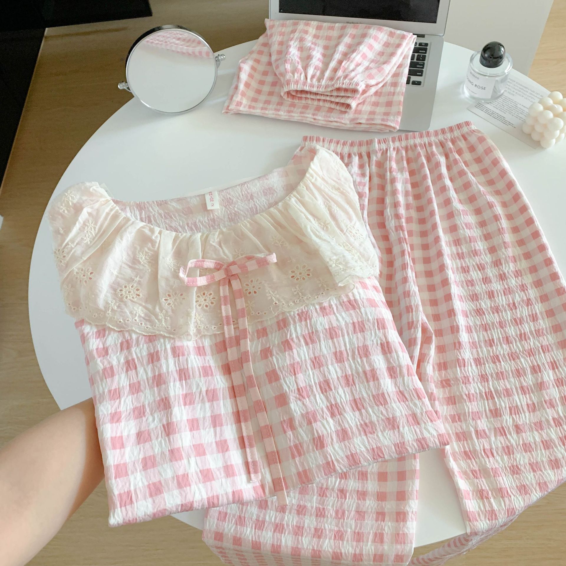 Comercio extranjero transfronterizo explosivo conjunto de tres piezas pijamas de mujer mangas cortas pantalones cortos pantalones largos dulces con la solapa de encaje ropa para el hogar
