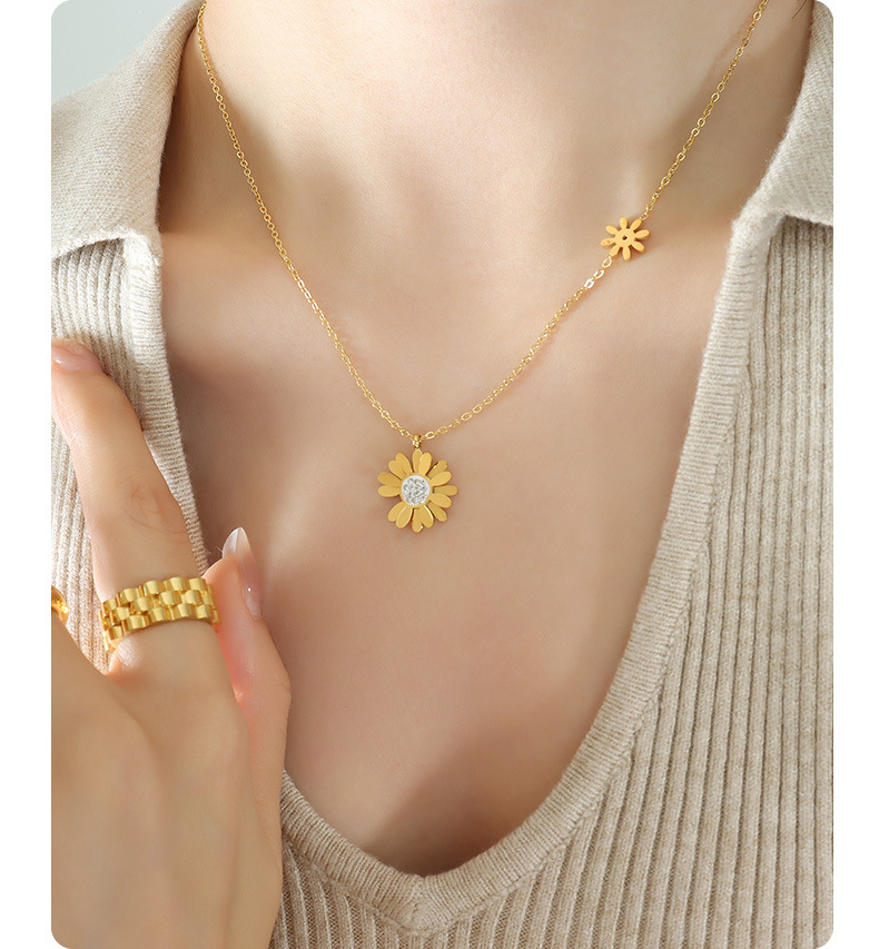 cable chain Chain Type Daily Occasion PVD Coated Real Gold Plated Flower Titanium Steel Retro Waterproof Non Tarnish Pendant Necklace