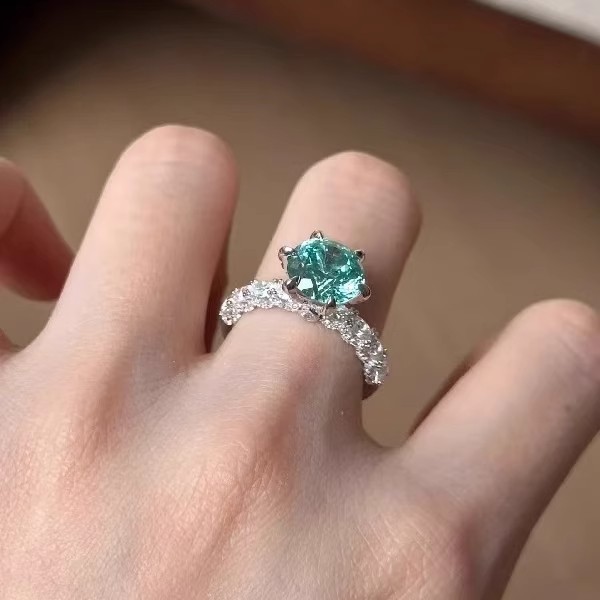 Designerring med grön diamant för damer lyxig mode_voghion.com