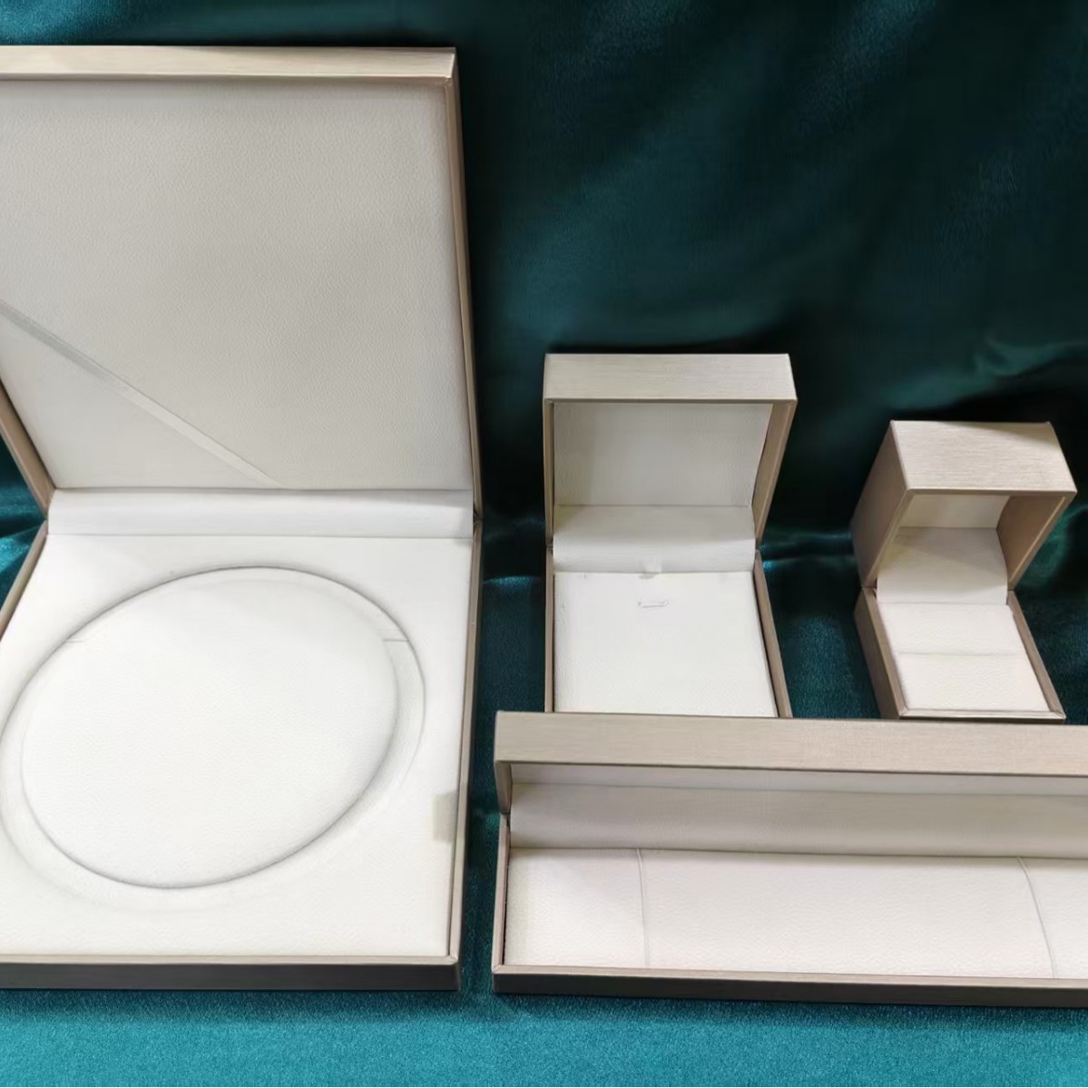 珠宝首饰高档PU拉丝皮项链盒戒指盒饰品收纳盒批发轻奢风吊坠礼盒