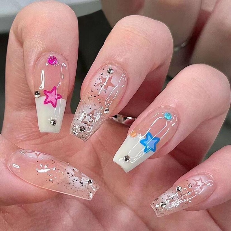 ネイルアート ウェアラブルネイル ミディアムロングタイプ 氷のように透明な椿の花柄 付け爪 ピュアでセクシーなオーロラダイヤモンド風ネイルチップ|undefined