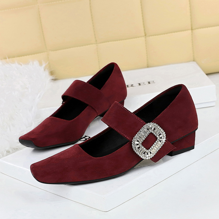 8293-K112 Partyschuhe im europäischen und amerikanischen Stil: Niedrige Mary-Jane-Schuhe mit eckiger Spitze, Samtriemen, Strasssteinen und klobiger Sohle_voghion.com