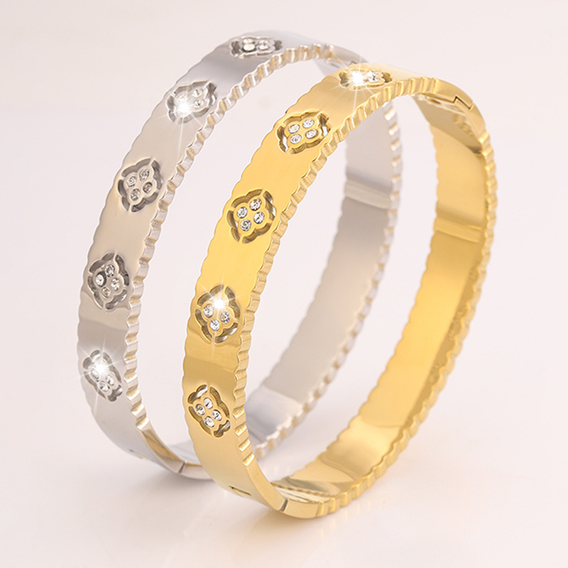 Brazalete Calado de Trébol de Acero de Titanio con Diamantes para Parejas