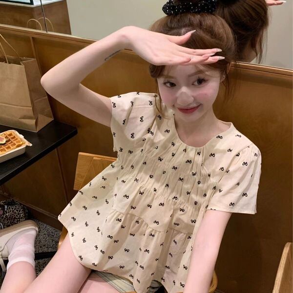 Summer shirt with a round collar with bow