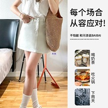 �ļ��¿��a���ڶ��@�ݰ�ɫţ�ж�ȹŮ�������������ְ���ȹ