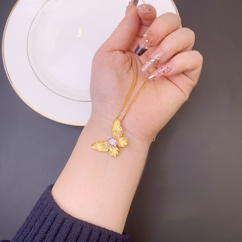 Nuevo collar de oro de arena vietnamita de estilo chino, sentido de diseño de nicho, antiguo traje de anillo de mariposa de diamantes, joyería que no se desvanece durante mucho tiempo