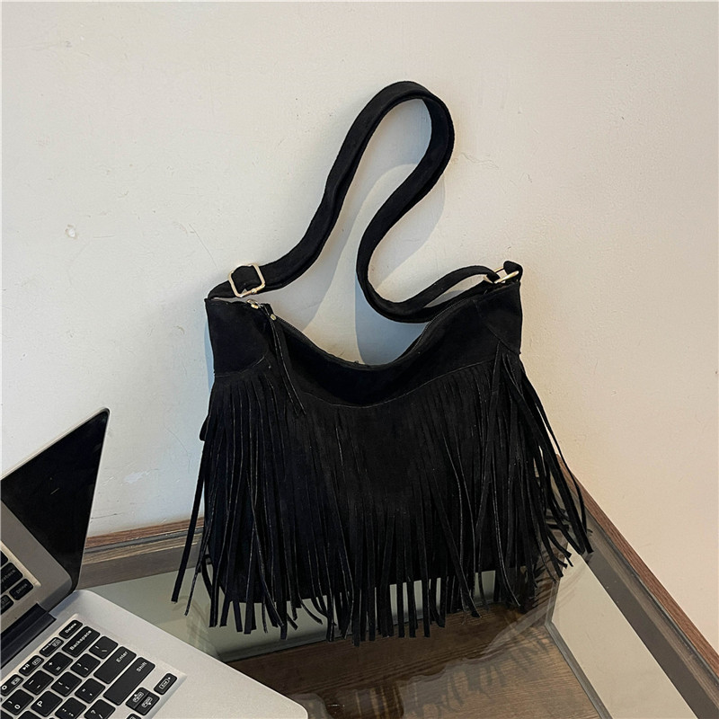 Tendencia de invierno bordilla brazalete bolso de mujer 2024 nuevo estilo simple nicho de moda texturas esmeriladas hombro simple