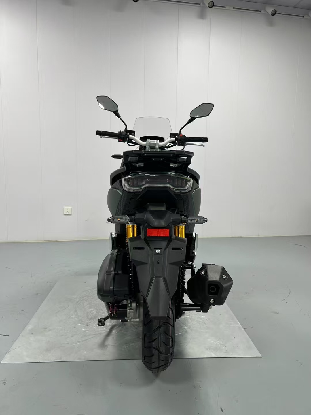 The Source Factory Specializes in Supplying Fuel-Efficient Scooters and Motorcycles to Amazon, Offering Two-Wheeled Motorcycles with Strong Power