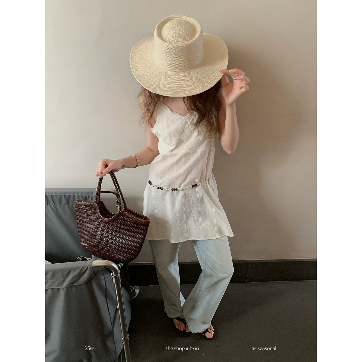 【Без возможности возврата или обмена】Летнее платье для миниатюрных женщин с V-образным вырезом и тонкими бретелями, без рукавов и с открытой спиной.