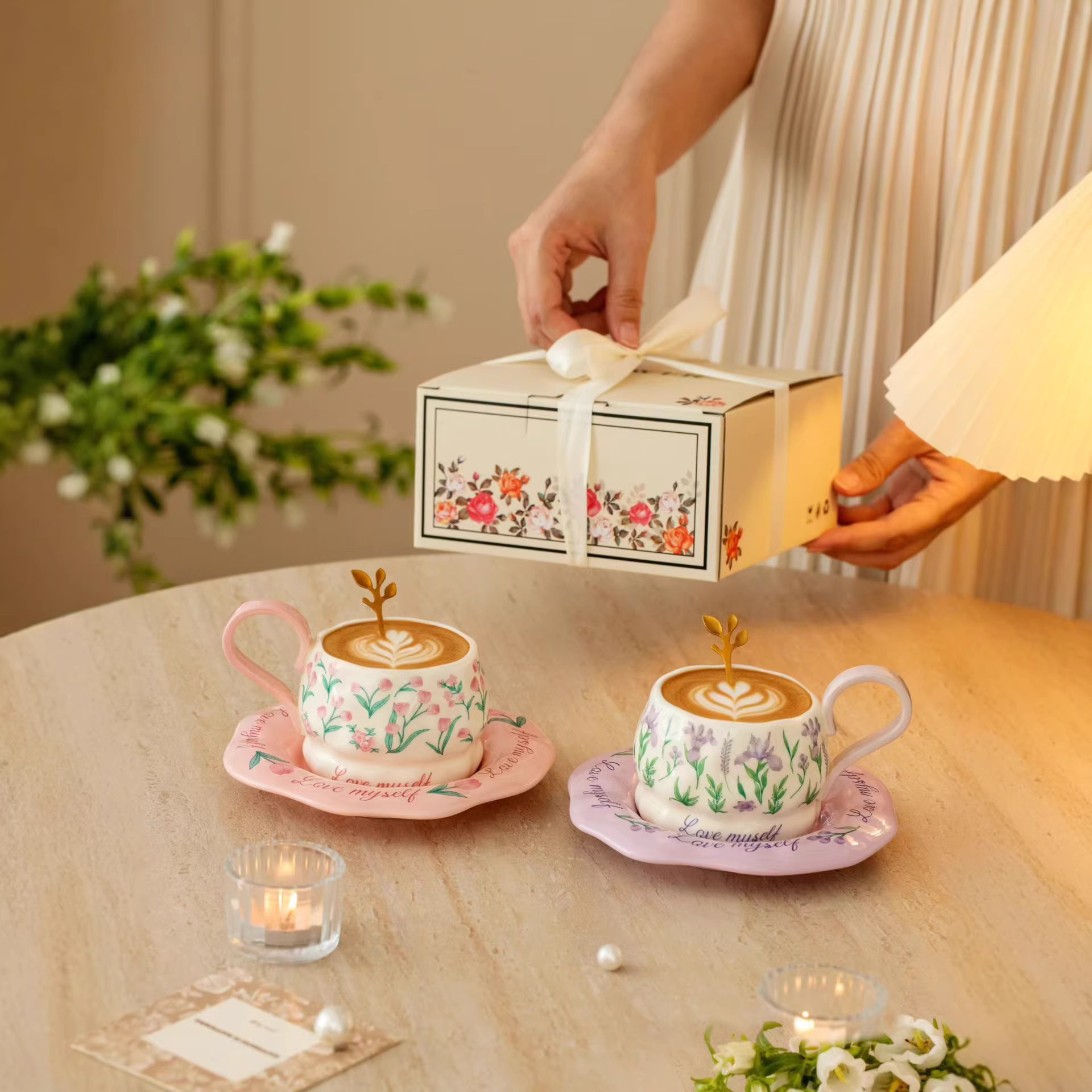 Creativo lirio campanas de flor de cerámica taza de plato combinación de té de la tarde taza de café de alta cara para chicas taza de regalo de agua